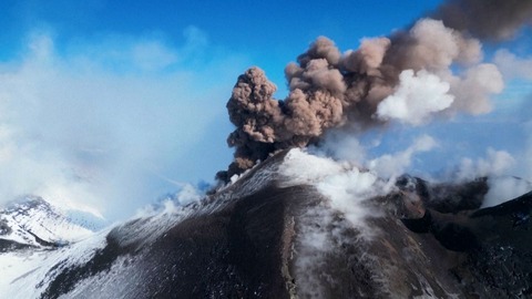 イタリア・エトナ山で噴火