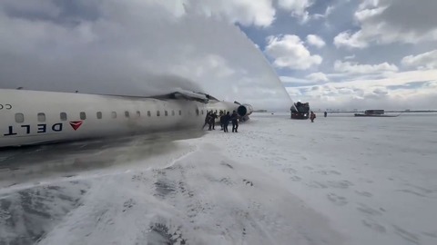 カナダ空港で旅客機が着陸失敗、乗客に話を聞く