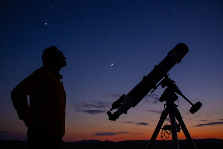 天王星や海王星の観測には望遠鏡や双眼鏡を必要とする/iStockphoto/Getty Images