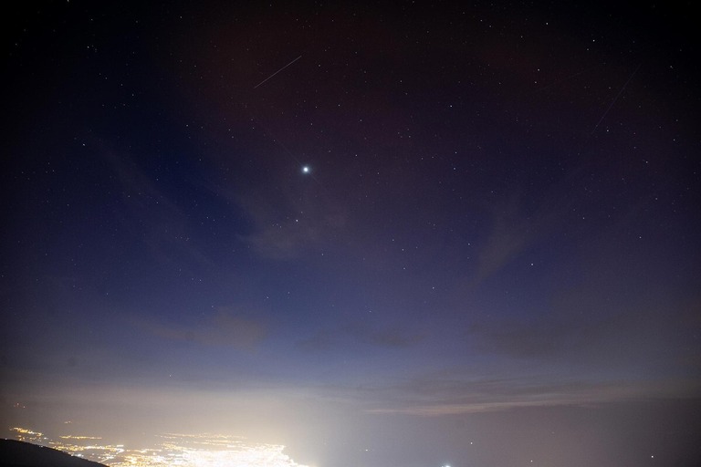 土星、金星、海王星、天王星、木星、火星が同じ線上に並んだ上空＝１月２５日、トルコ・ハタイ県/Ali Kemal Zerenli/Anadolu/Getty Images