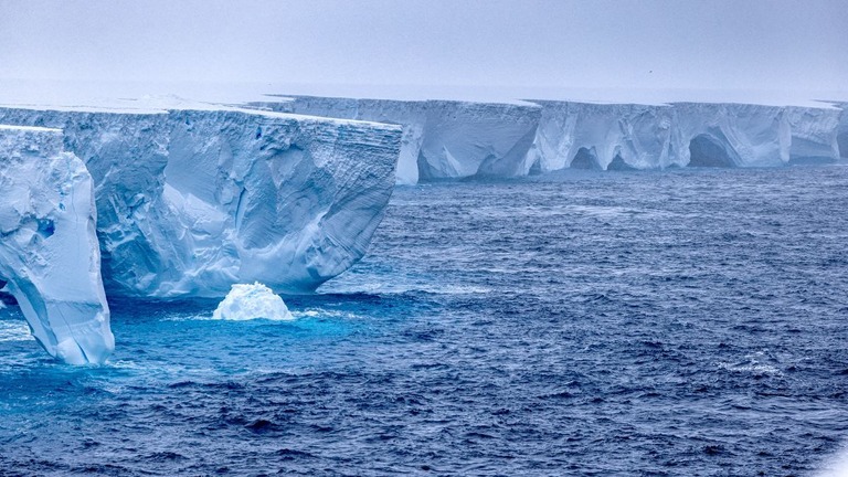 ２０２４年１月に南極大陸で撮影された世界最大の氷山「Ａ２３ａ」/Rob Suisted/Reuters/File