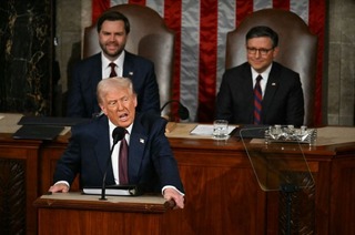 トランプ氏が就任後初の議会演説　実績を強調、民主党からは批判の声も