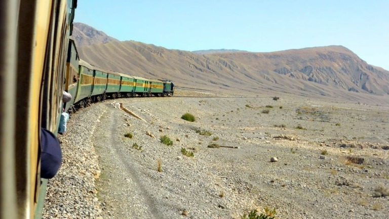 パキスタン南西部を走行する列車/Pakistan Railways